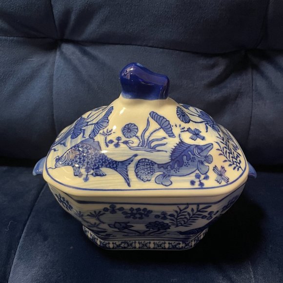 Antique Chinese Porcelain Tureen